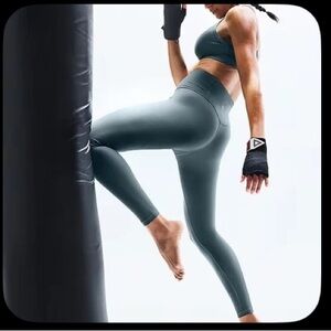 ATHLETA Ultra High Rise Elation 7/8 Legging M Medium | Eden tight #599750 NWT